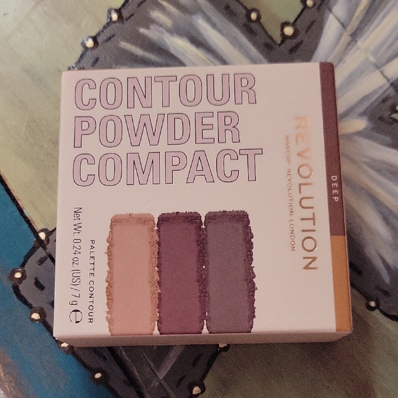 Revolution Contour Powder Compact - Deep Palette - Picture 1 of 1